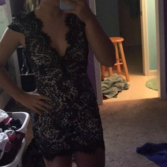 black and nude lace dress - Picture 5 of 5